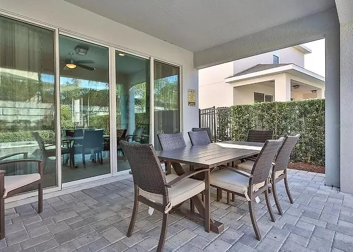 Luxurious 6 Bedroom Villa With Private Pool & Spa