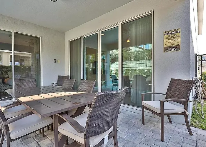 Luxurious 6 Bedroom Villa With Private Pool & Spa